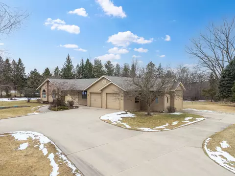 1090 Buckridge Dr NE, Rochester, MN 55906