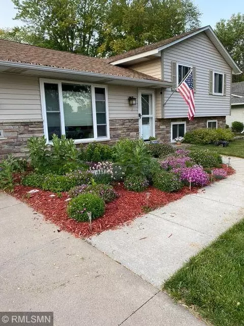 8414 72nd St S, Cottage Grove, MN 55016