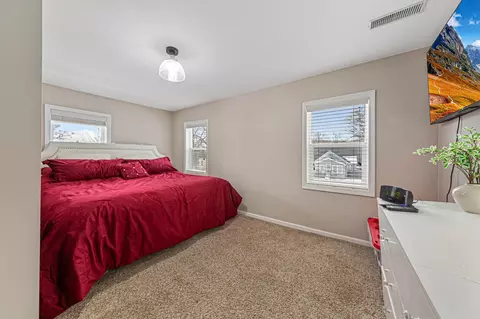 Bedroom - 1322 1st Ave NE, Faribault, MN 55021 photo 3 of 7