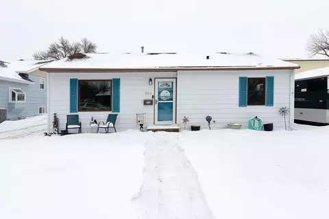 205 6th Ave W, West Fargo, ND 58078