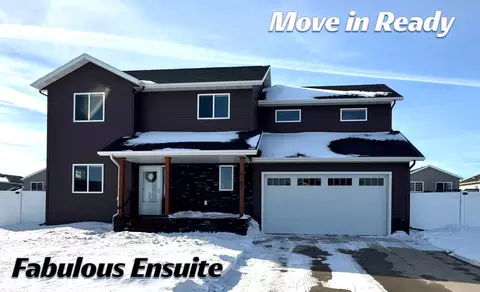 6163 Maple Valley Dr S, Fargo, ND 58104