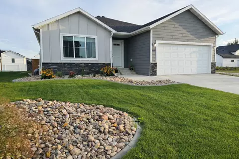 6191 Martin Ln W, West Fargo, ND 58078