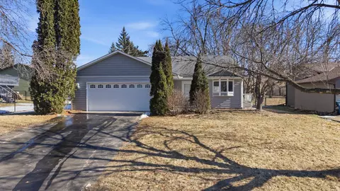 1613 9th St SE, Forest Lake, MN 55025
