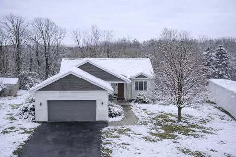 1389 Mallard Ln, New Richmond, WI 54017