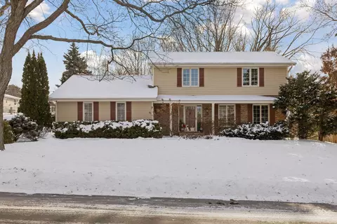 622 Maple Park Dr, Mendota Heights, MN 55118