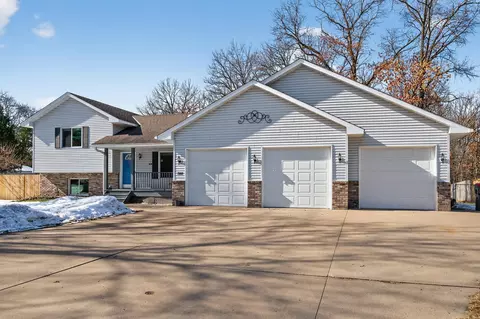 2505 Holly St S, Cambridge, MN 55008