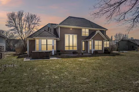 2477 Golf View Dr, River Falls, WI 54022