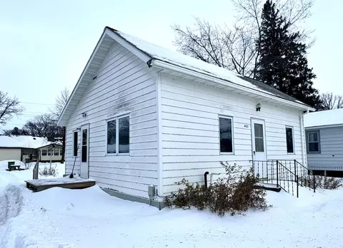 402 2nd Ave SE, Roseau, MN 56751