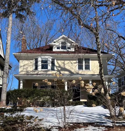 2460 W 22nd St, Minneapolis, MN 55405