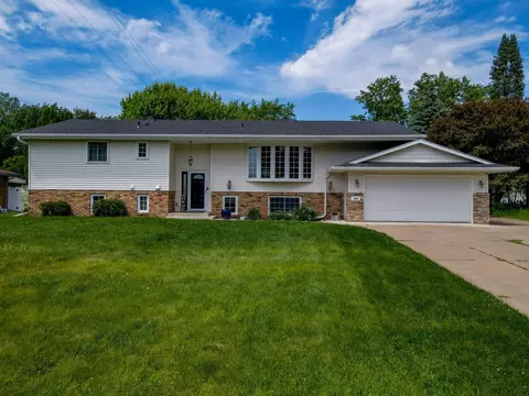 Exterior - 835 Gramsie Rd, Shoreview, MN 55126 photo 7 of 11
