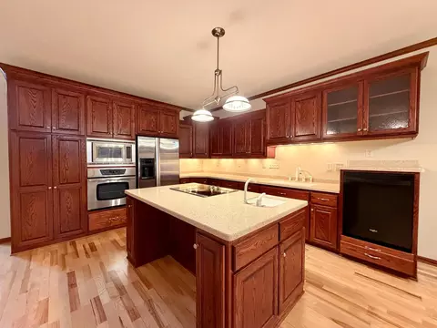 Kitchen - 835 Gramsie Rd, Shoreview, MN 55126 photo 5 of 5