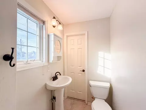Bath - 835 Gramsie Rd, Shoreview, MN 55126 photo 2 of 6