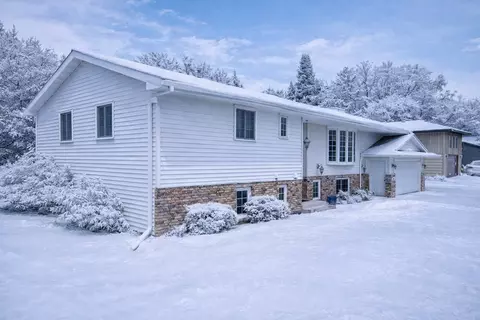 Exterior - 835 Gramsie Rd, Shoreview, MN 55126 photo 2 of 11