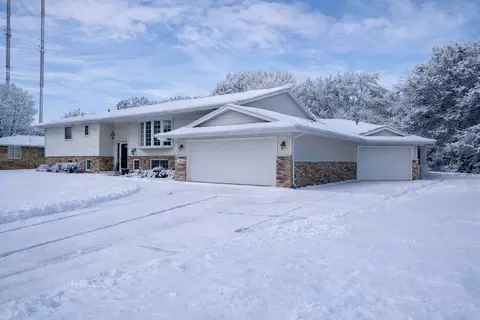 Exterior - 835 Gramsie Rd, Shoreview, MN 55126 photo 3 of 11
