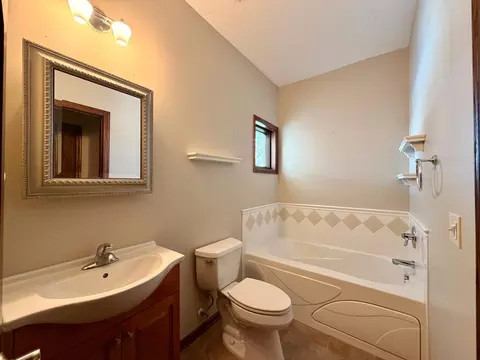 Bath - 835 Gramsie Rd, Shoreview, MN 55126 photo 6 of 6