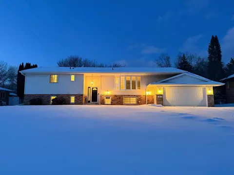 Exterior - 835 Gramsie Rd, Shoreview, MN 55126 photo 5 of 11