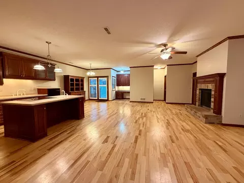 Living - 835 Gramsie Rd, Shoreview, MN 55126 photo 6 of 11