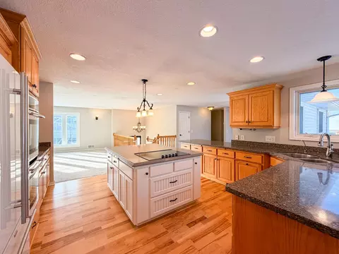 Kitchen - 835 Gramsie Rd, Shoreview, MN 55126 photo 3 of 5