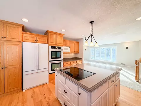 Kitchen - 835 Gramsie Rd, Shoreview, MN 55126 photo 4 of 5