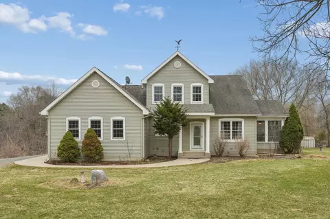 287 Plainview Dr, River Falls, WI 54022