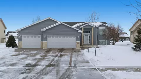 4238 43rd Ave S, Fargo, ND 58104