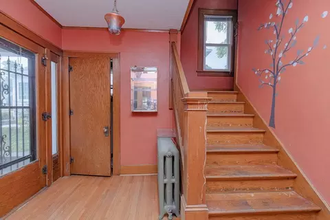 Entry Way - 902 White St, Jackson, MN 56143 photo 5 of 9
