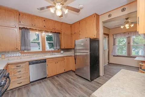 Kitchen - 902 White St, Jackson, MN 56143 photo 5 of 5
