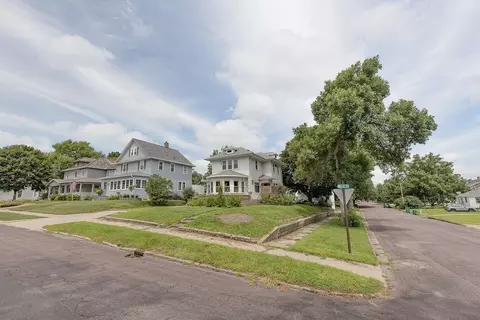 Exterior - 902 White St, Jackson, MN 56143 photo 15 of 15