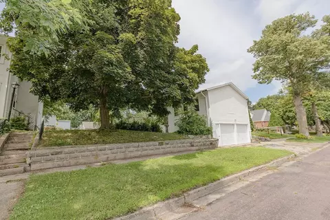 Exterior - 902 White St, Jackson, MN 56143 photo 8 of 15
