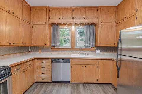 Kitchen - 902 White St, Jackson, MN 56143 photo 2 of 5