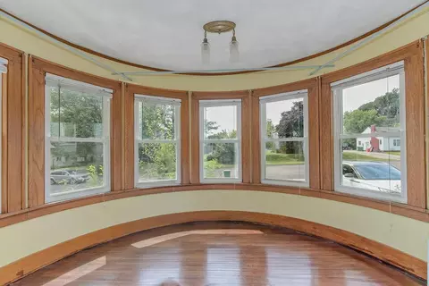 Living - 902 White St, Jackson, MN 56143 photo 5 of 8