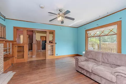 Living - 902 White St, Jackson, MN 56143 photo 7 of 8