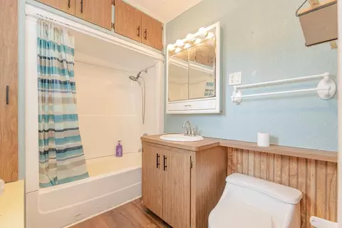 Bath - 902 White St, Jackson, MN 56143 photo 1 of 1