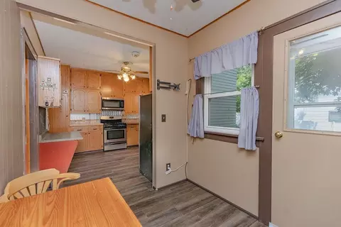 Entry Way - 902 White St, Jackson, MN 56143 photo 1 of 9