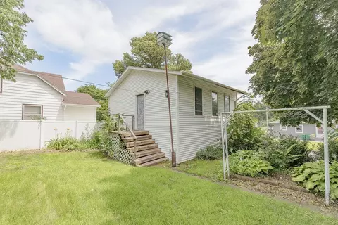 Exterior - 902 White St, Jackson, MN 56143 photo 5 of 15