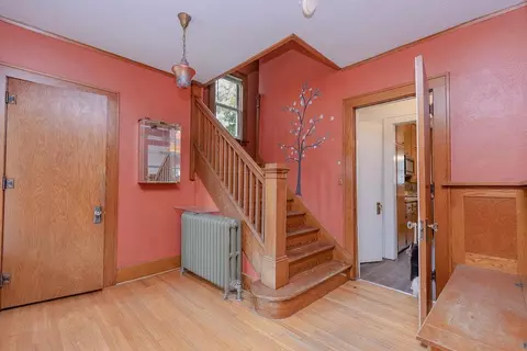 Entry Way - 902 White St, Jackson, MN 56143 photo 4 of 9