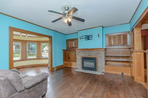Living - 902 White St, Jackson, MN 56143 photo 4 of 8