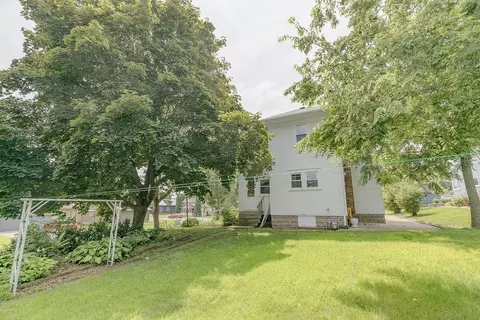 Exterior - 902 White St, Jackson, MN 56143 photo 7 of 15