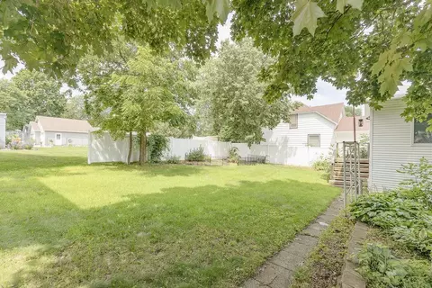 Exterior - 902 White St, Jackson, MN 56143 photo 4 of 15