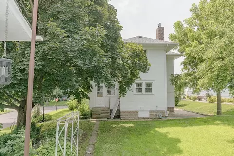 Exterior - 902 White St, Jackson, MN 56143 photo 6 of 15