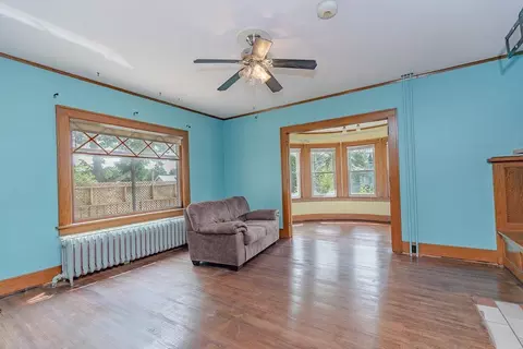 Living - 902 White St, Jackson, MN 56143 photo 3 of 8