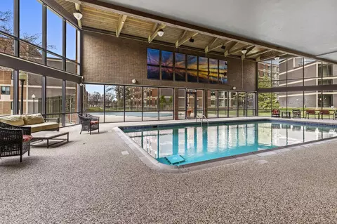 7200 York Ave S #220, Edina, MN 55435