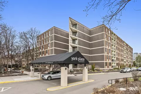 7200 York Ave S #220, Edina, MN 55435