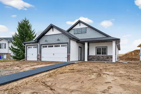 1201 Honeysuckle Ln, Cambridge, MN 55008
