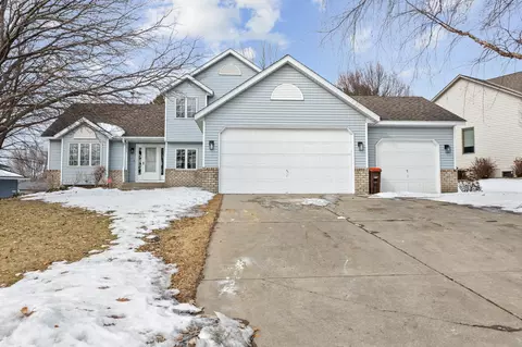 2571 Nemitz Ave E, Maplewood, MN 55119
