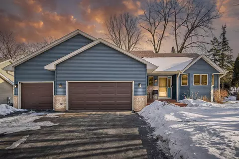 800 Griffin Ave, Mahtomedi, MN 55115
