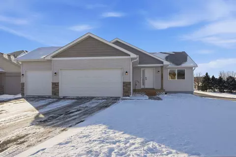 1101 Farmers Ln, Belle Plaine, MN 56011