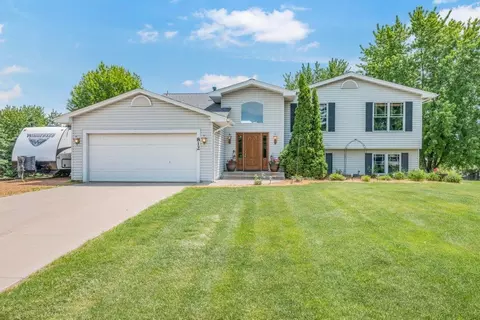 812 Larkspur Ct, Shakopee, MN 55379