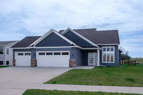 2415 Elk Run Dr SE, Pine Island, MN 55963