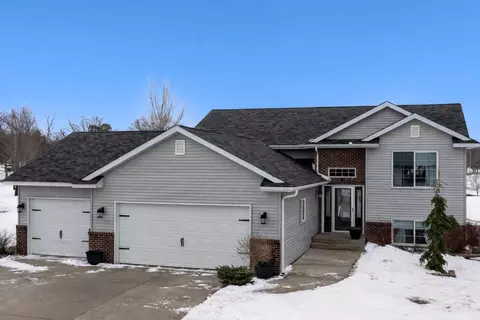 379 E River Cir, Sauk Centre, MN 56378